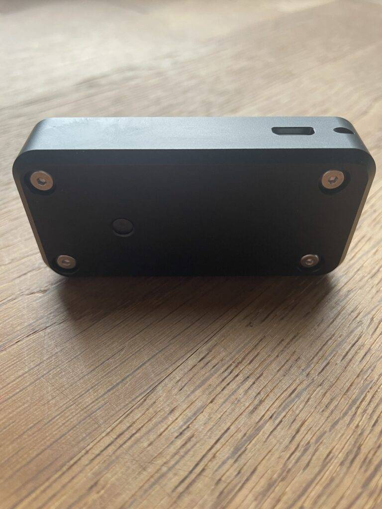 seedsigner black aluminium back